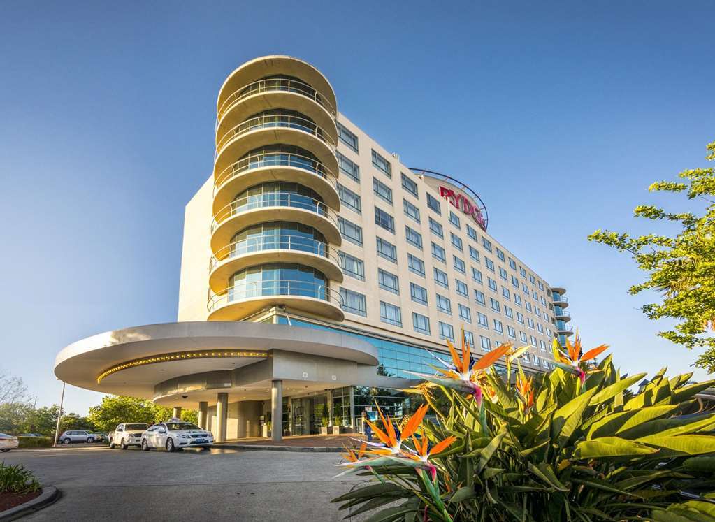 Отель Rydges Parramatta Экстерьер фото